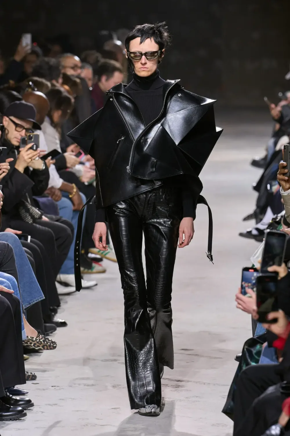 ジュンヤワタナベ 2025年秋冬 LOOK 2