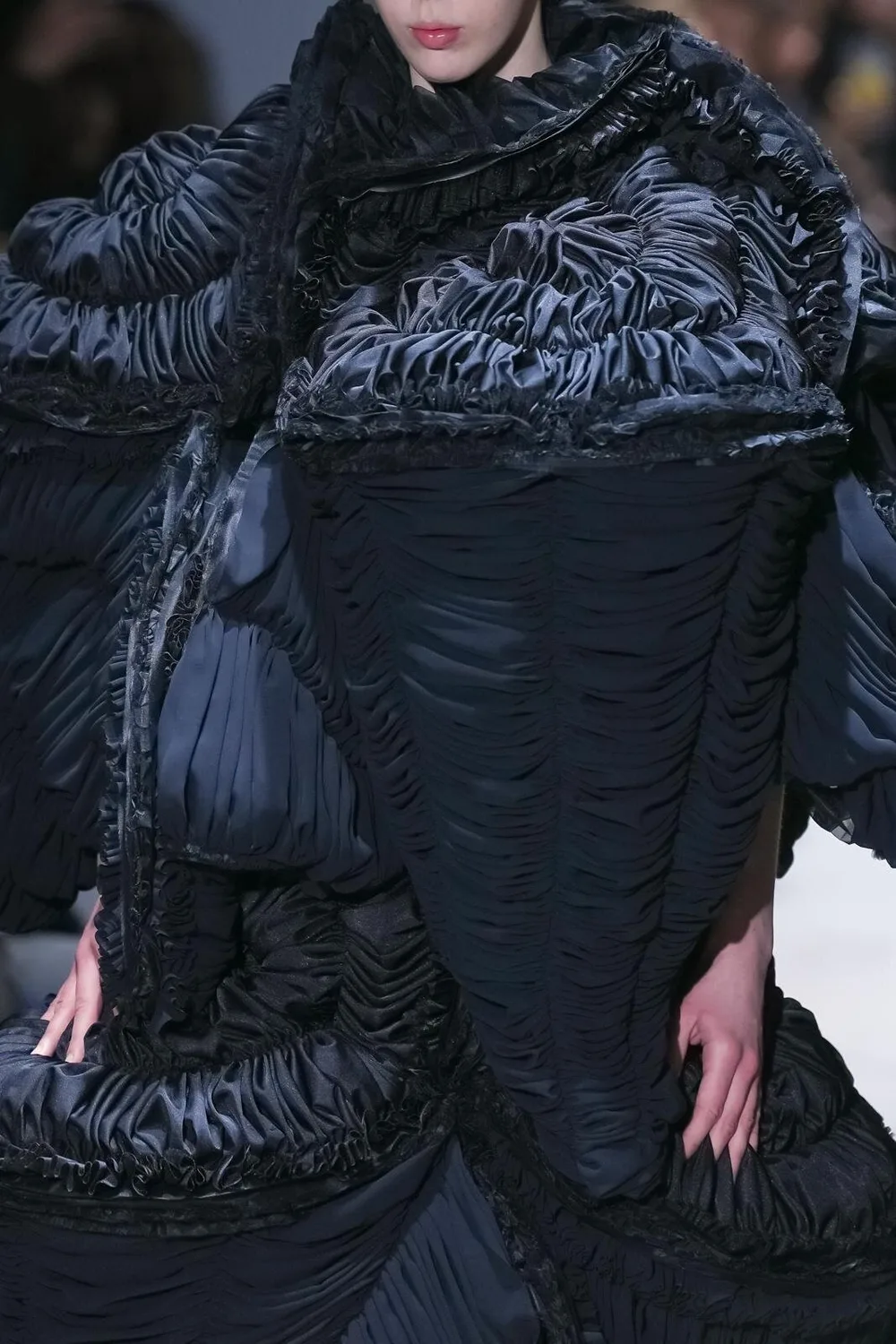 コムデギャルソン 2026年秋冬 LOOK 1 / VIEW 2