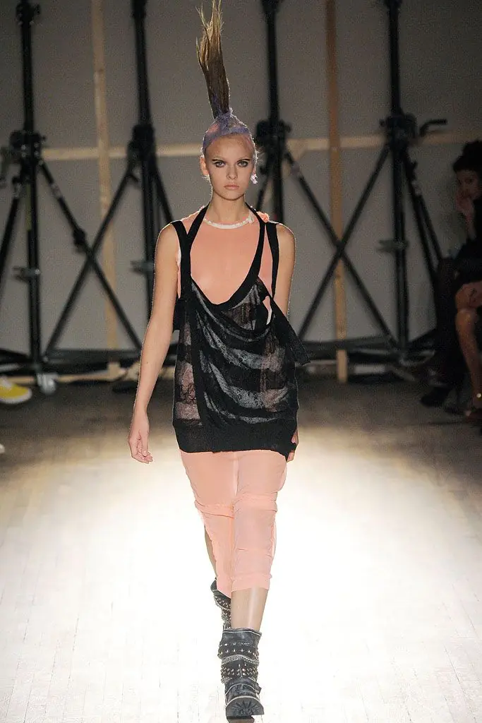 タオ 2010年春夏 LOOK 17
