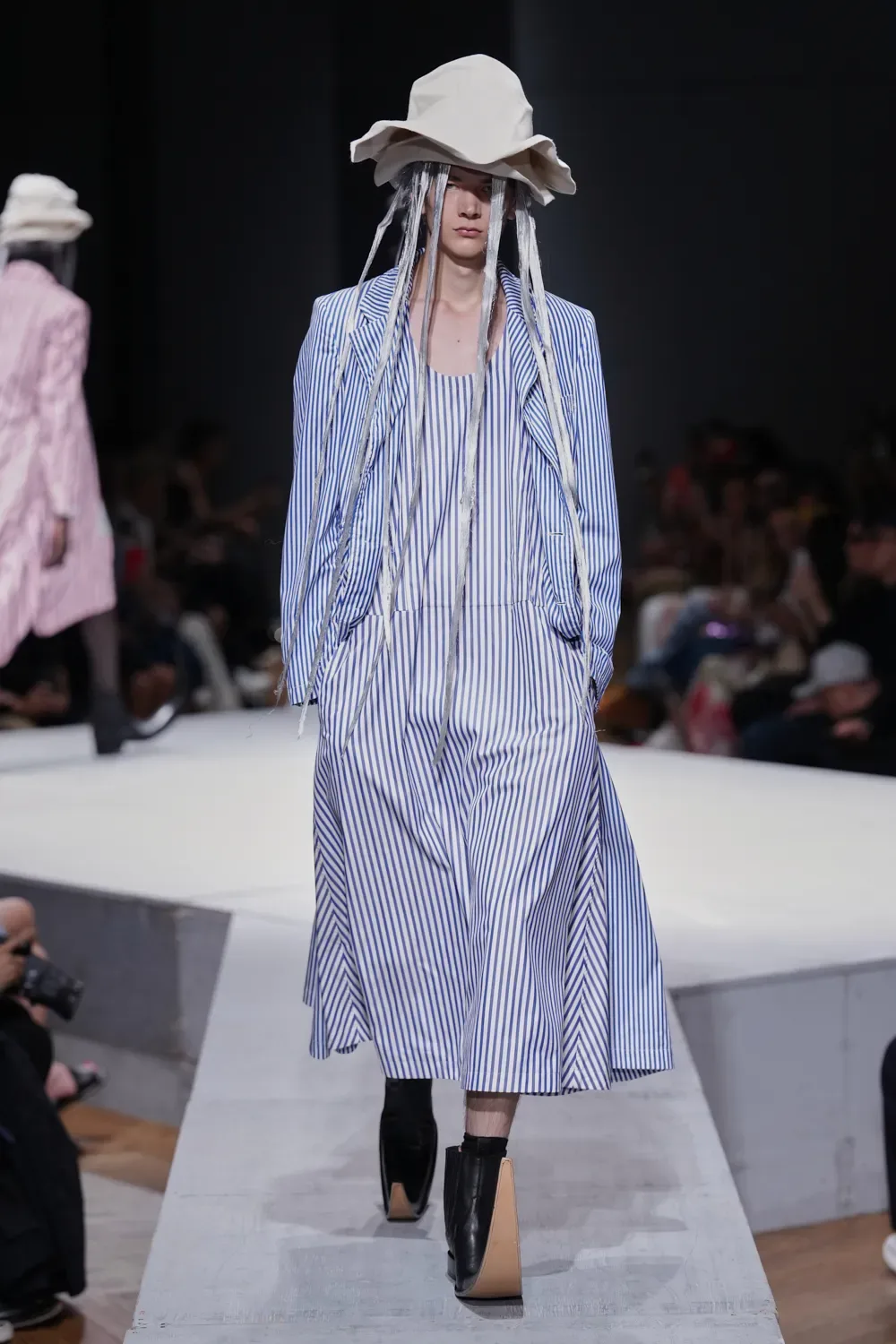 コムデギャルソンオムプリュス 2027年春夏 LOOK 2