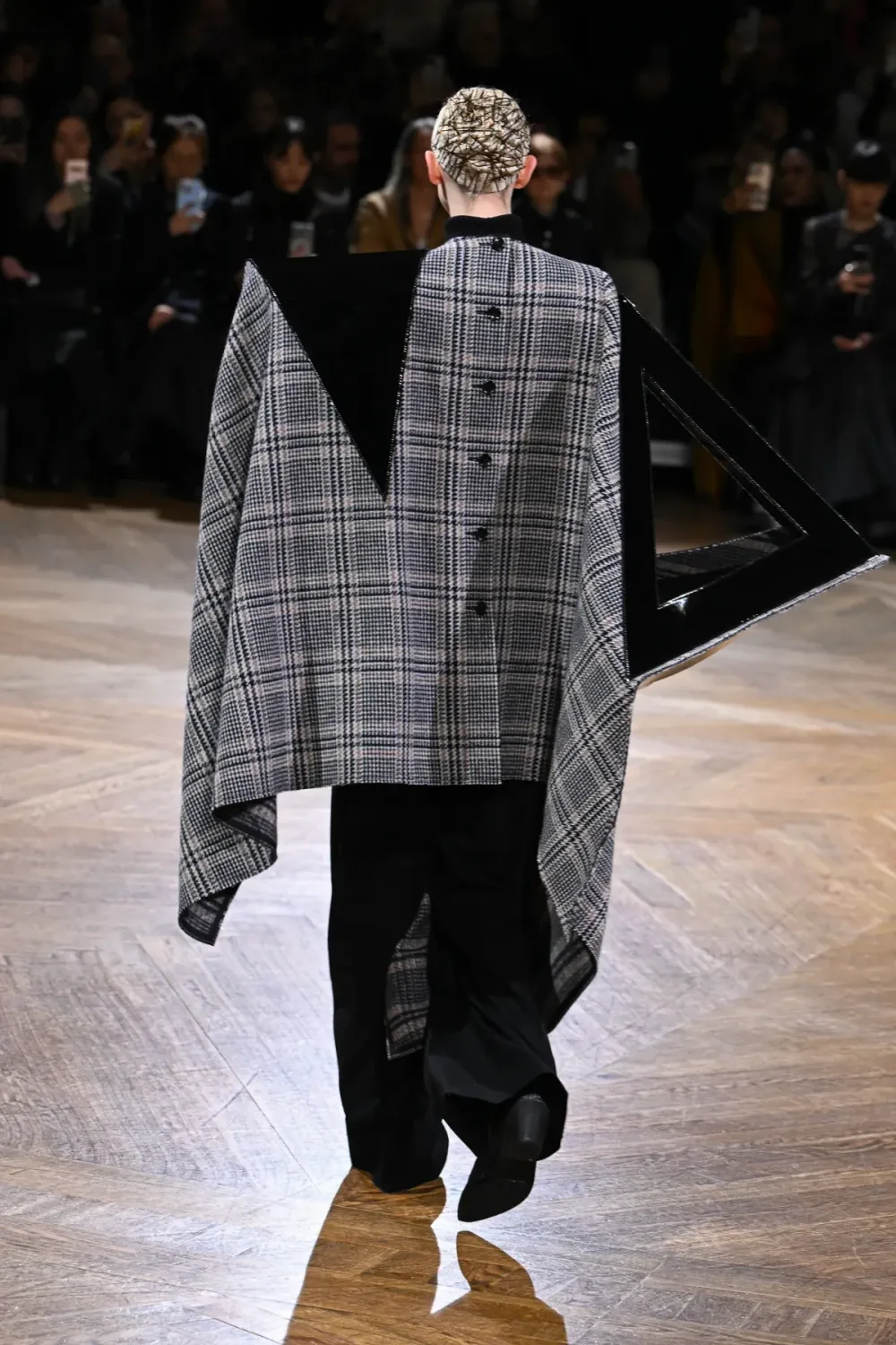 ジュンヤワタナベ 2024年秋冬 LOOK 1 / VIEW 3