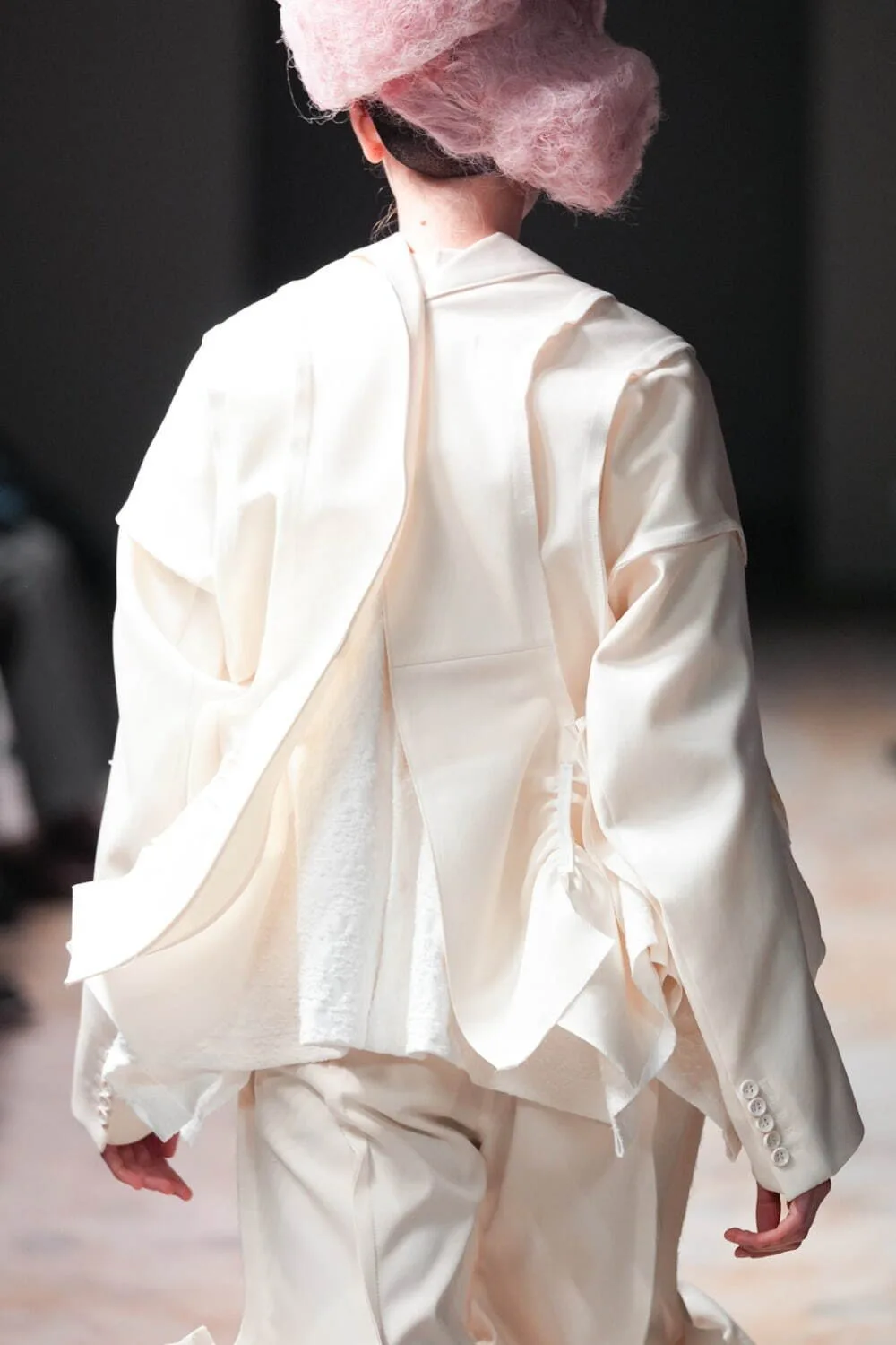 タオ 2024年秋冬 LOOK 19 / VIEW 3