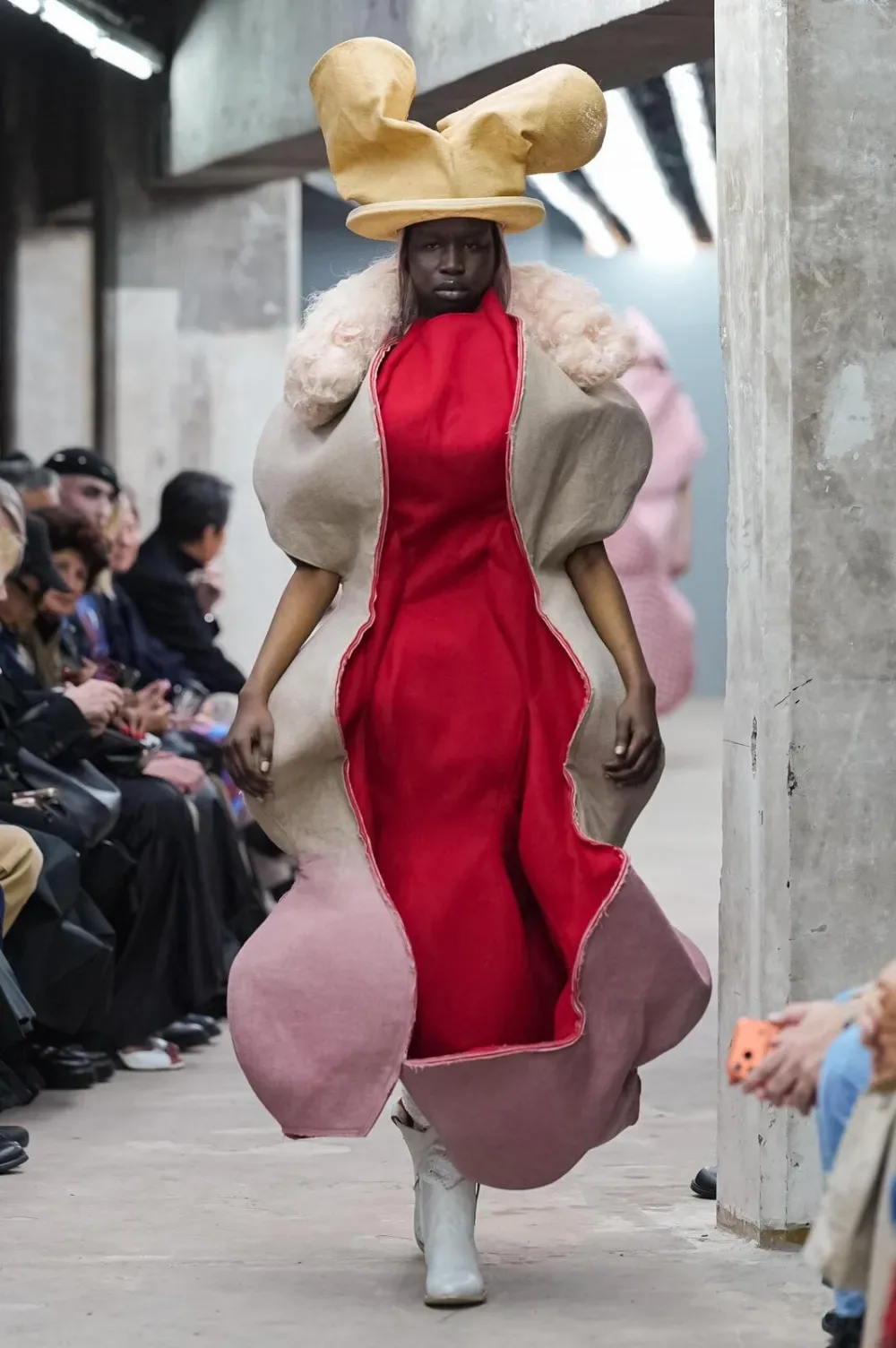COMME des GARÇONS 2026 SSの同シーズン掲載写真。