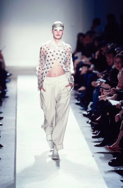 COMME des GARÇONS 2002 SSの同シーズン掲載写真。