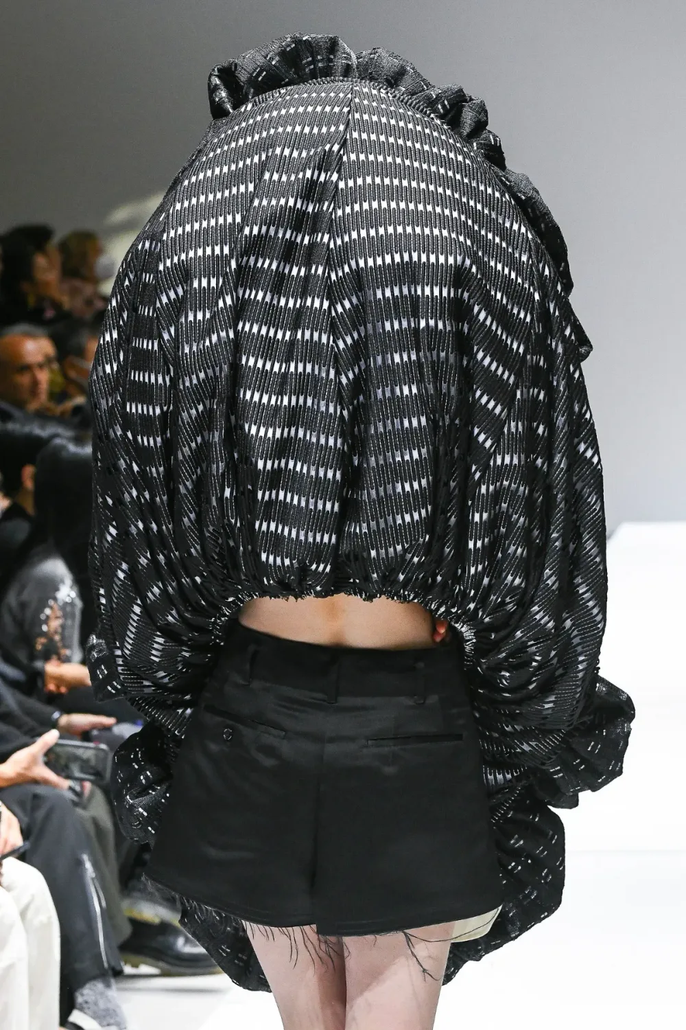 コムデギャルソン 2023年春夏 LOOK 2 / VIEW 4