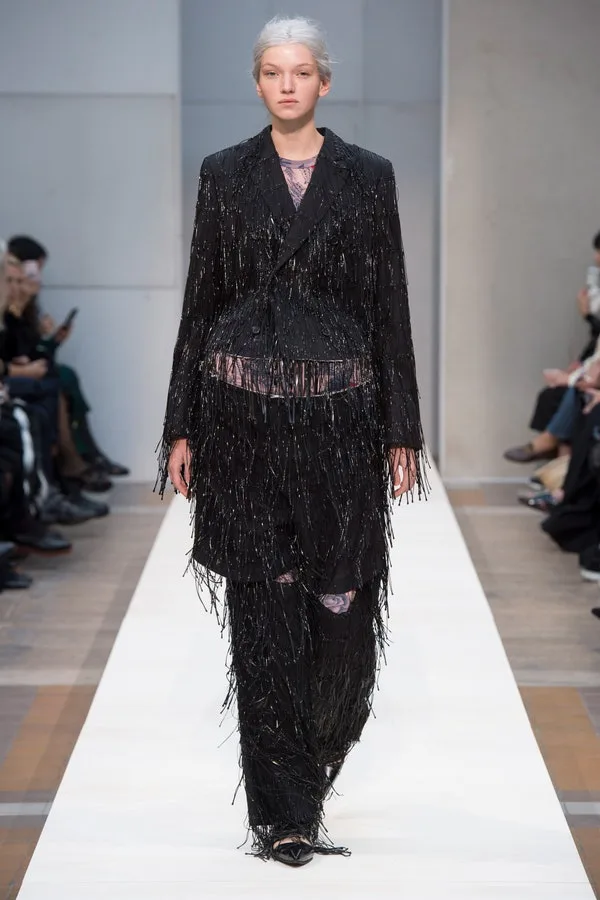 COMME des GARÇONS 2019 SSの同シーズン掲載写真。