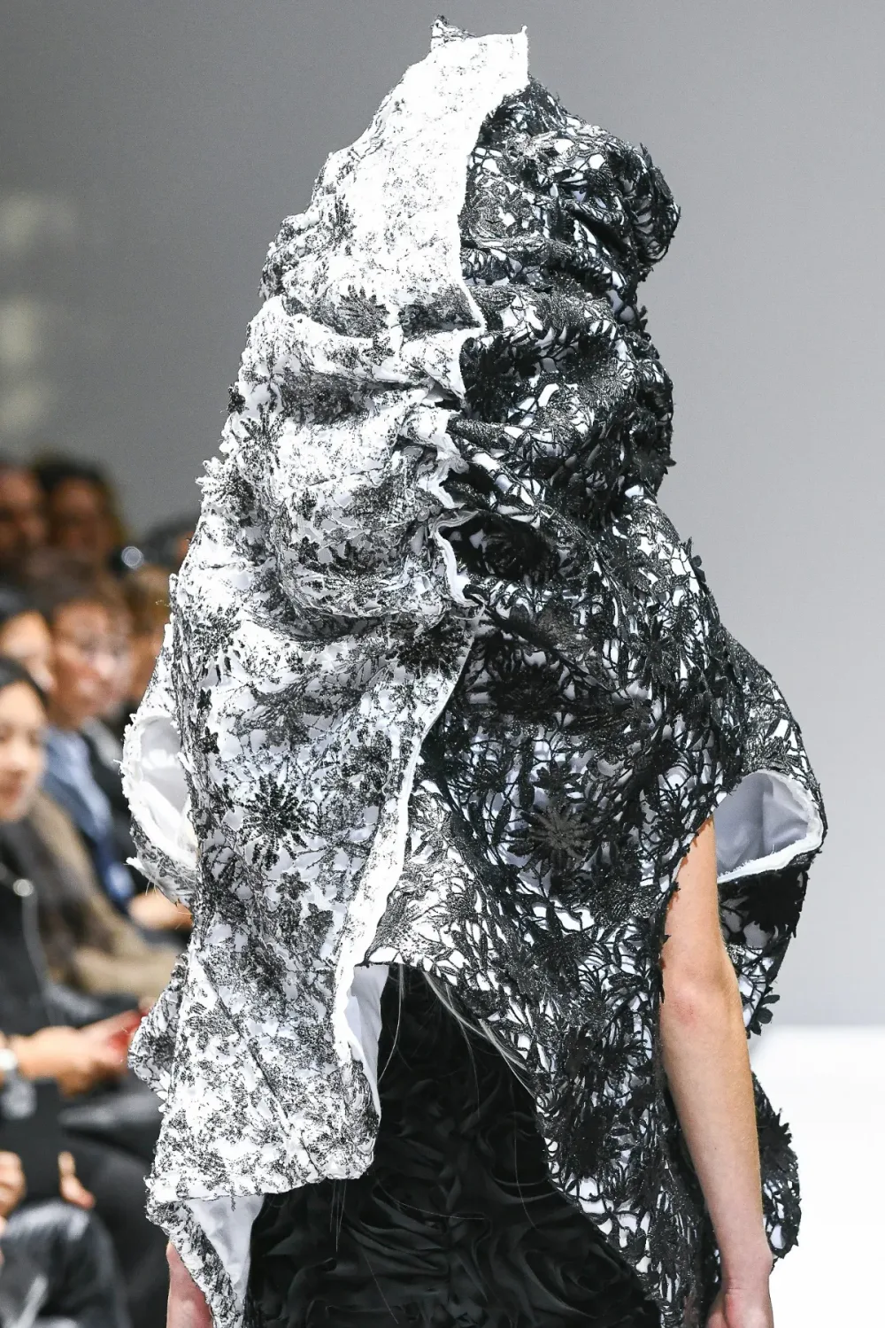 コムデギャルソン 2023年春夏 LOOK 3 / VIEW 4