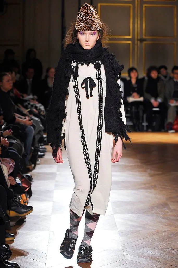 タオ 2010年秋冬 LOOK 24