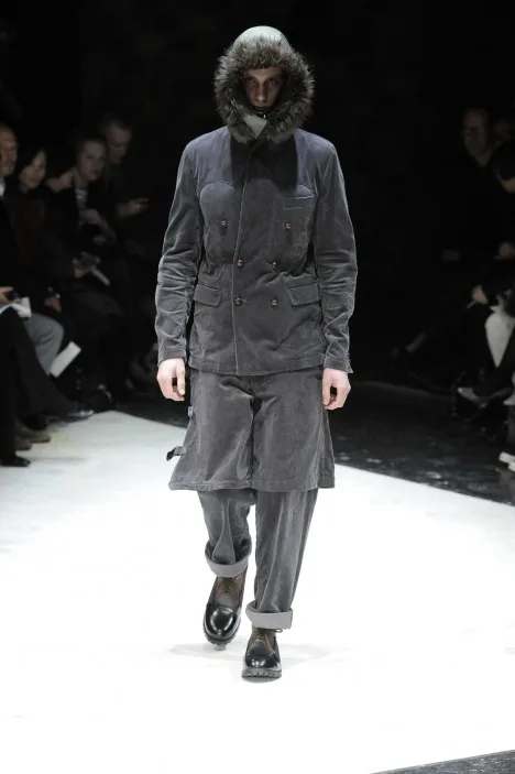 コムデギャルソンオムプリュス 2010秋冬 LOOK 2