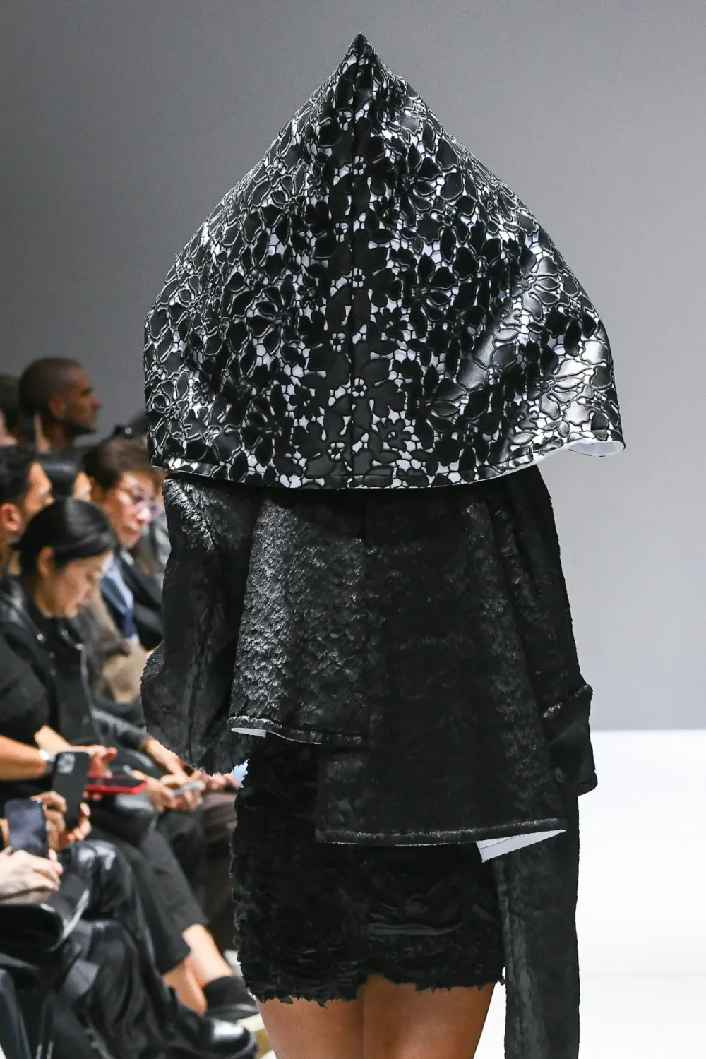 コムデギャルソン 2023年春夏 LOOK 11 / VIEW 3
