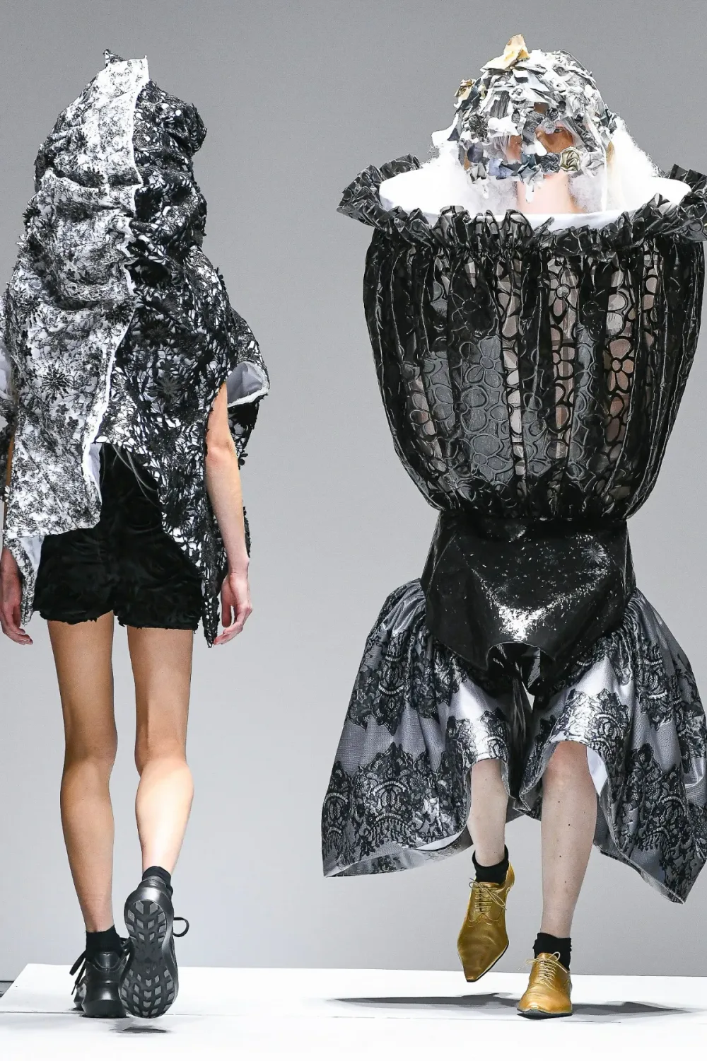 コムデギャルソン 2023年春夏 LOOK 3 / VIEW 5