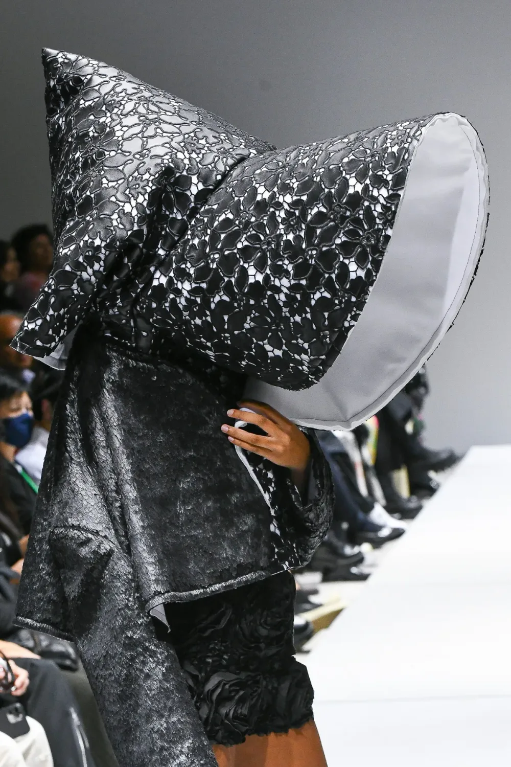 コムデギャルソン 2023年春夏 LOOK 11 / VIEW 2