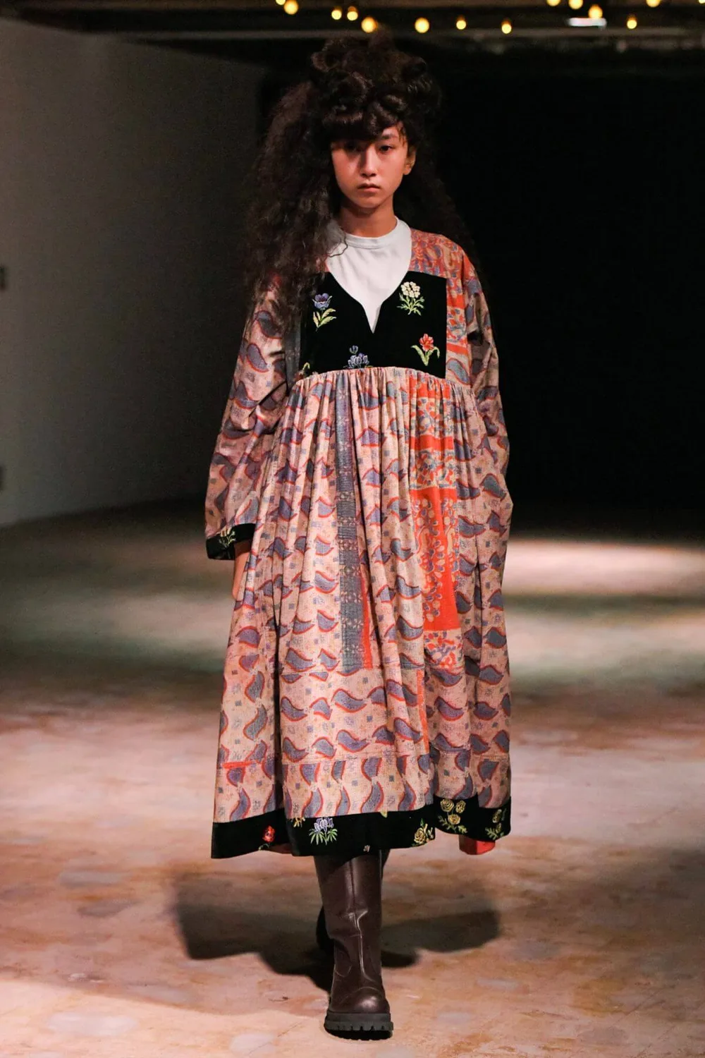 タオ 2022年秋冬 LOOK 14