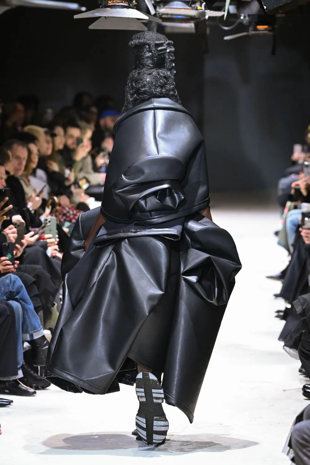 コムデギャルソン 2024年秋冬 LOOK 1 / VIEW 3