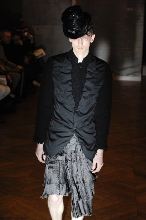 コムデギャルソンオムプリュス 2009秋冬 LOOK 23 / VIEW 2