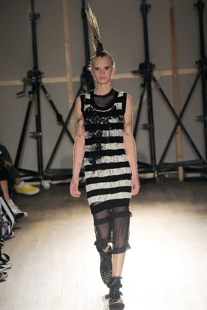 タオ 2010年春夏 LOOK 21