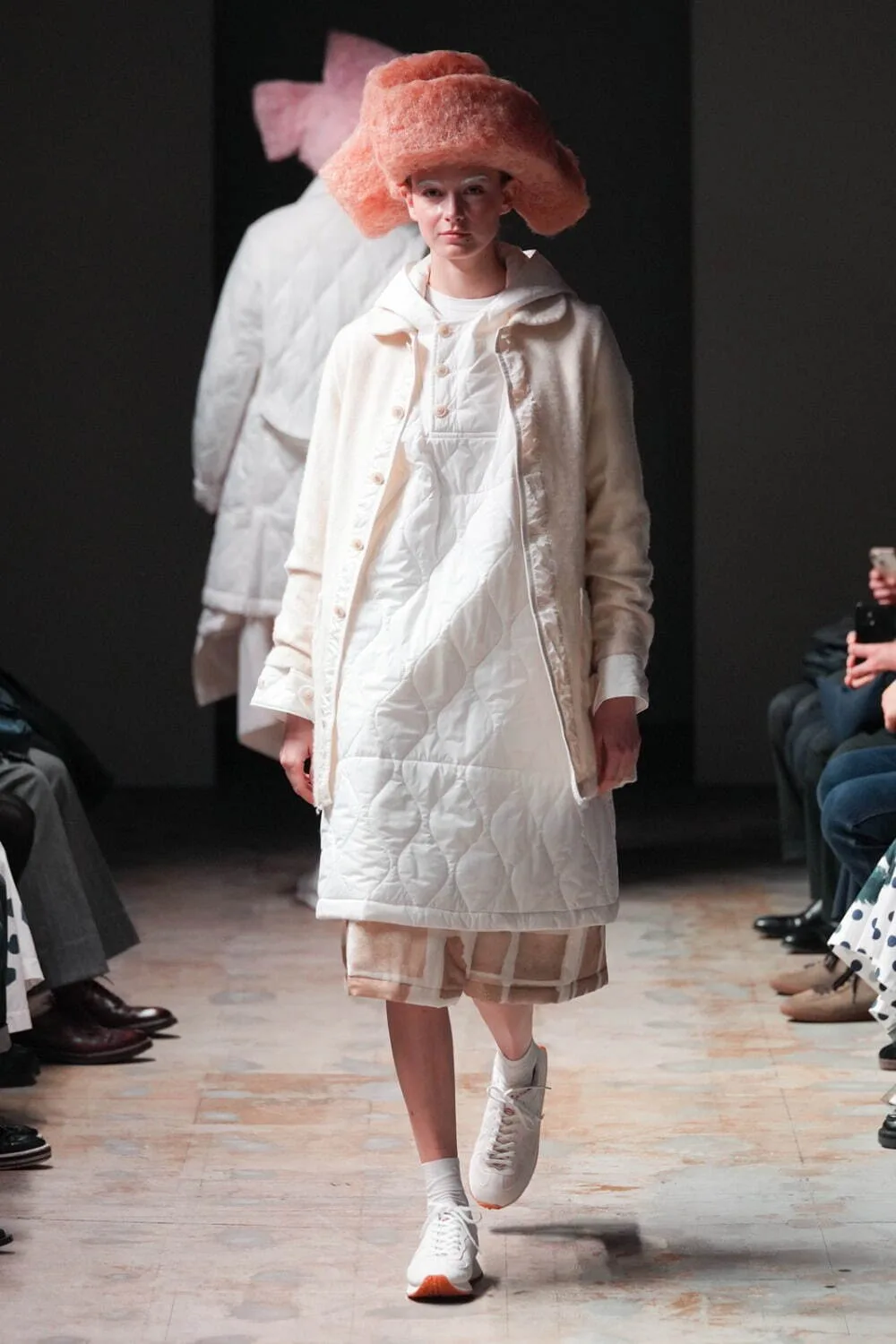 タオ 2024年秋冬 LOOK 15