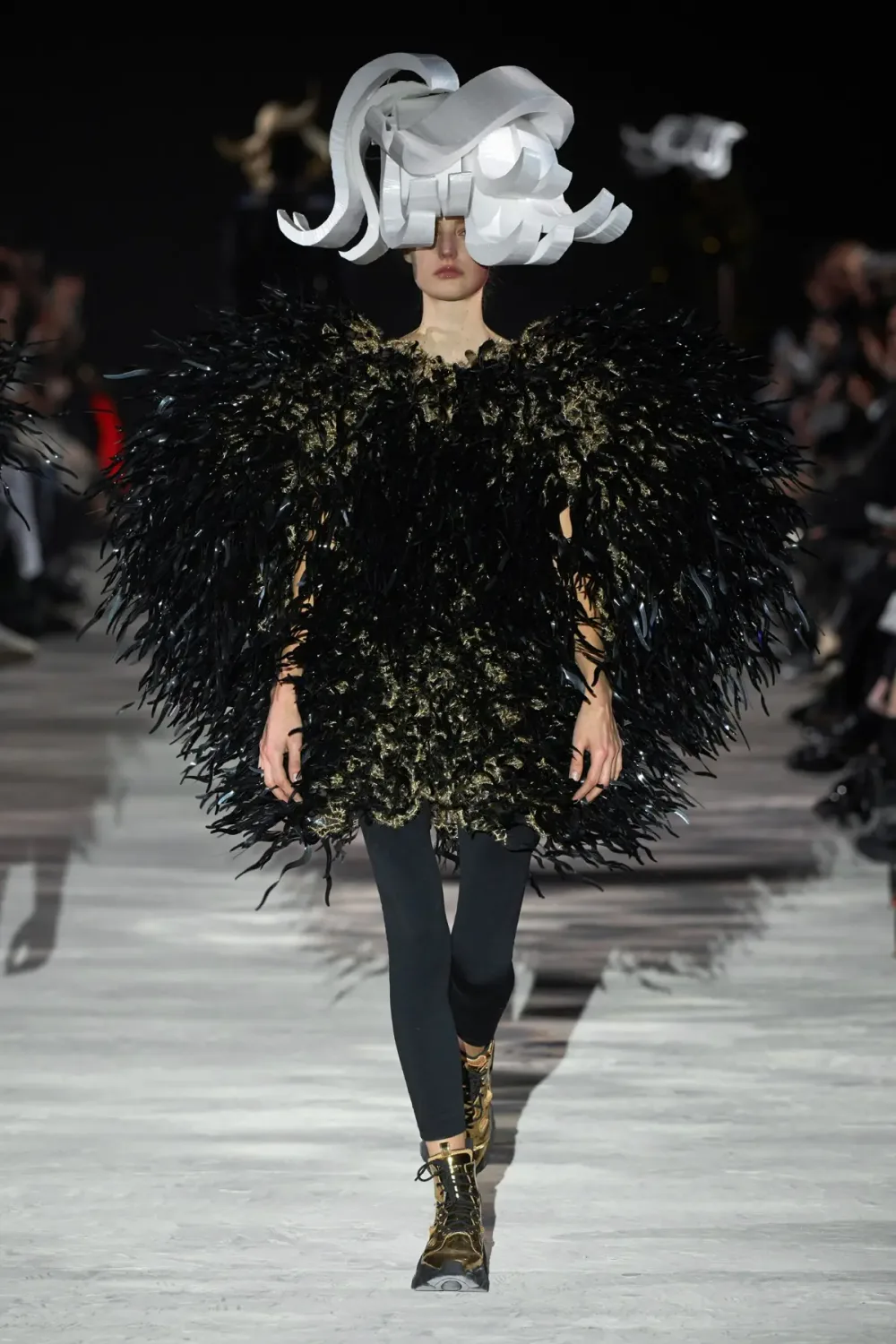ノワールケイニノミヤ 2025年秋冬 LOOK 8