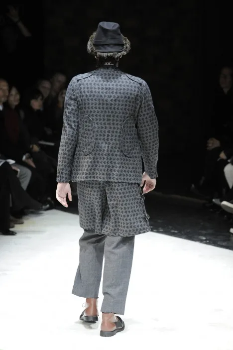 コムデギャルソンオムプリュス 2010秋冬 LOOK 32 / VIEW 3