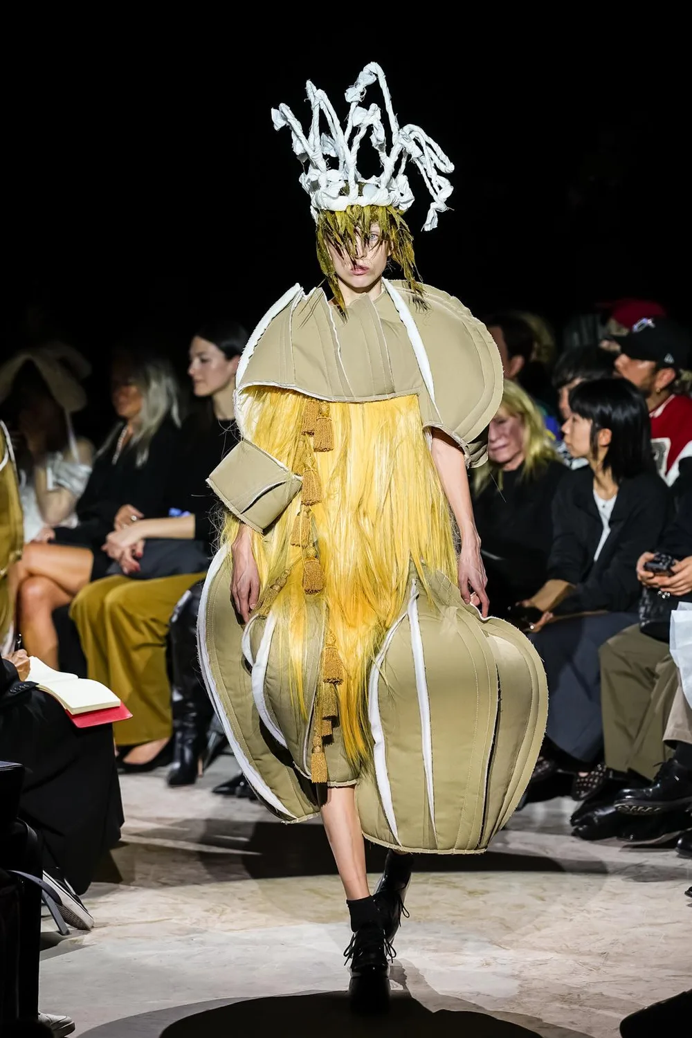 コムデギャルソン 2027年春夏 LOOK 11