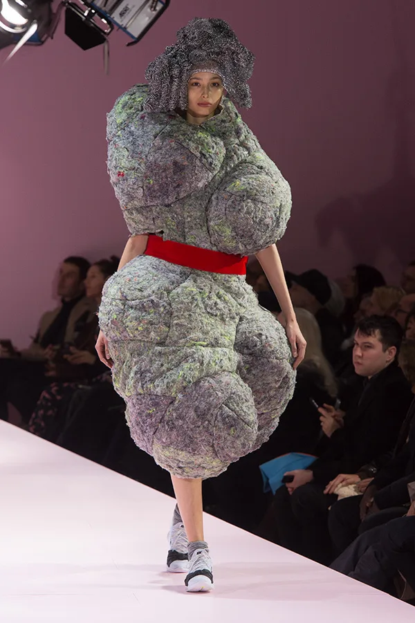 コムデギャルソン 2017秋冬 LOOK 3