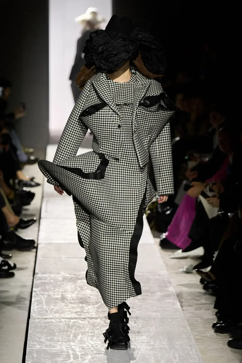 コムデギャルソン 2025年秋冬 LOOK 3
