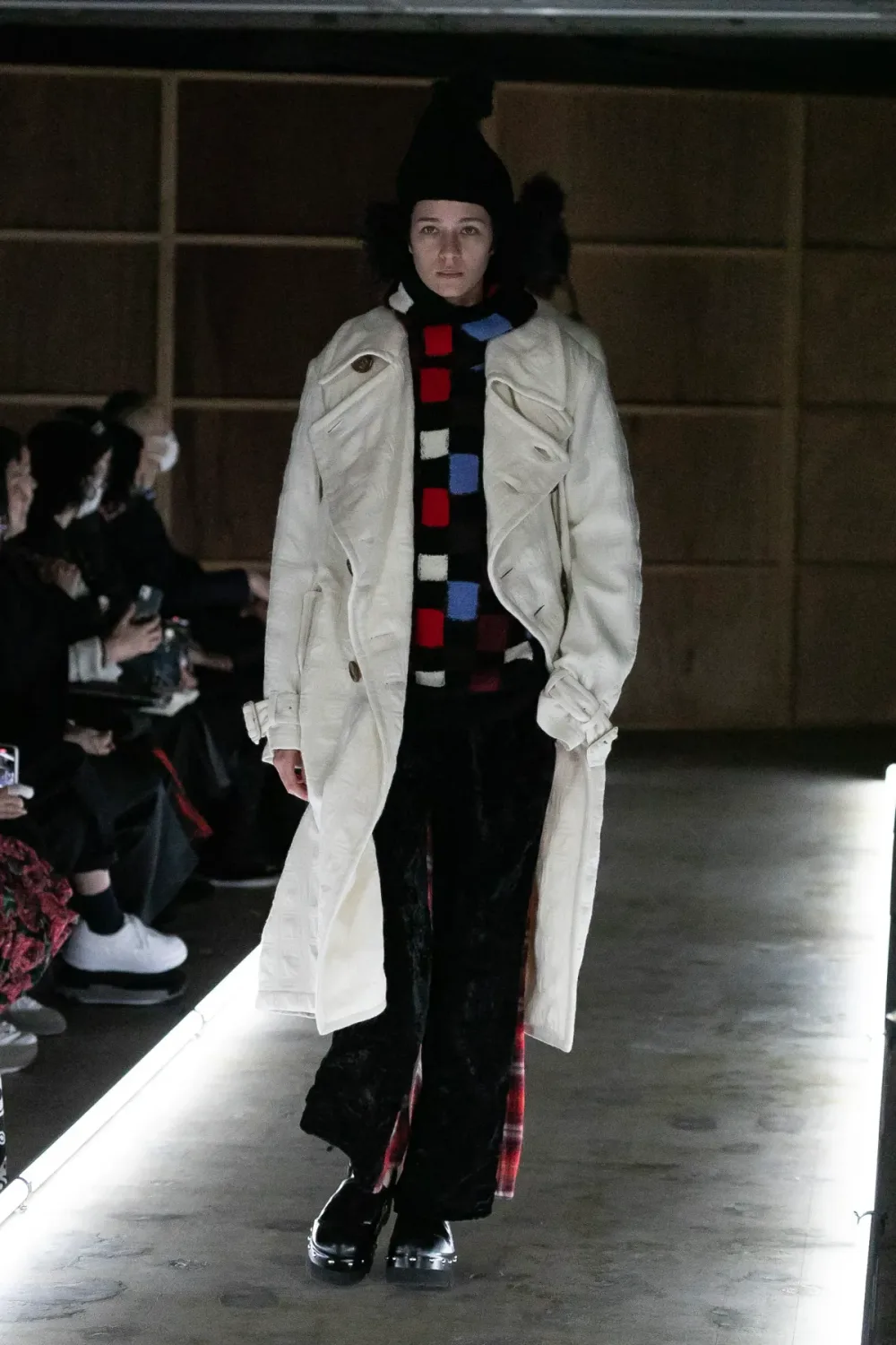 タオ 2023年秋冬 LOOK 16