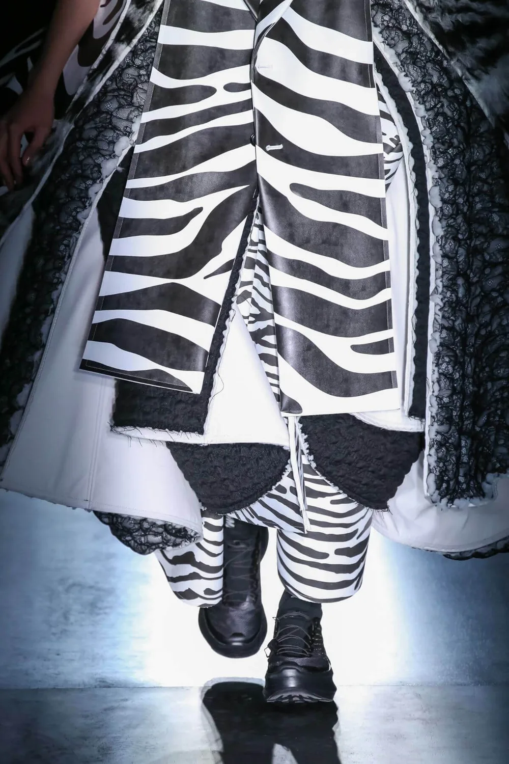 コムデギャルソン 2022年秋冬 LOOK 8 / VIEW 3