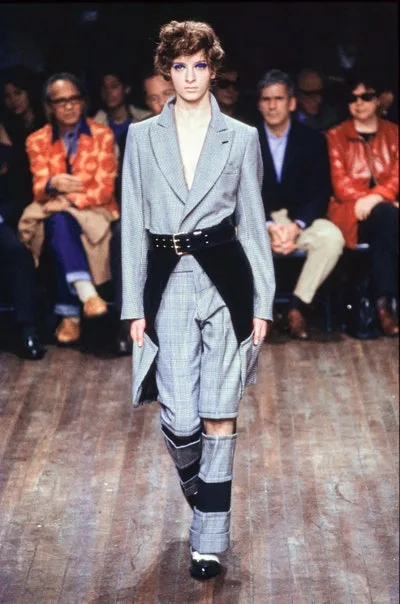 コムデギャルソン 2001秋冬 LOOK 3