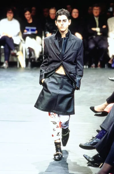 コムデギャルソン 2000秋冬 LOOK 4