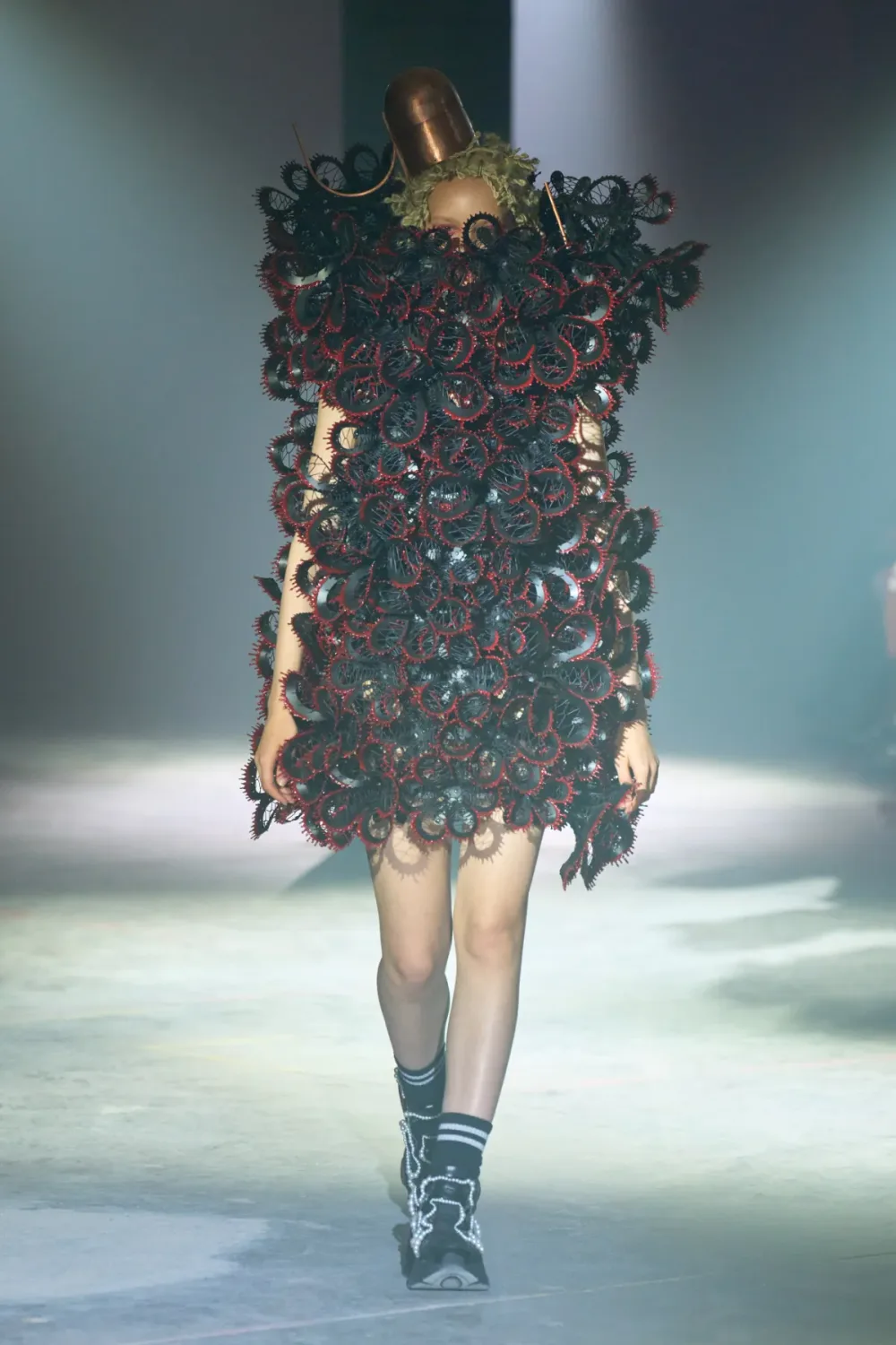 ノワールケイニノミヤ 2025年春夏 LOOK 3