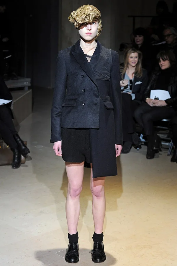 コムデギャルソン 2011秋冬 LOOK 2