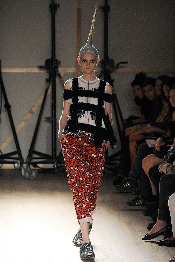 タオ 2010年春夏 LOOK 11