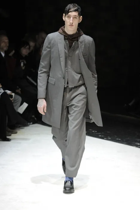 コムデギャルソンオムプリュス 2010秋冬 LOOK 4