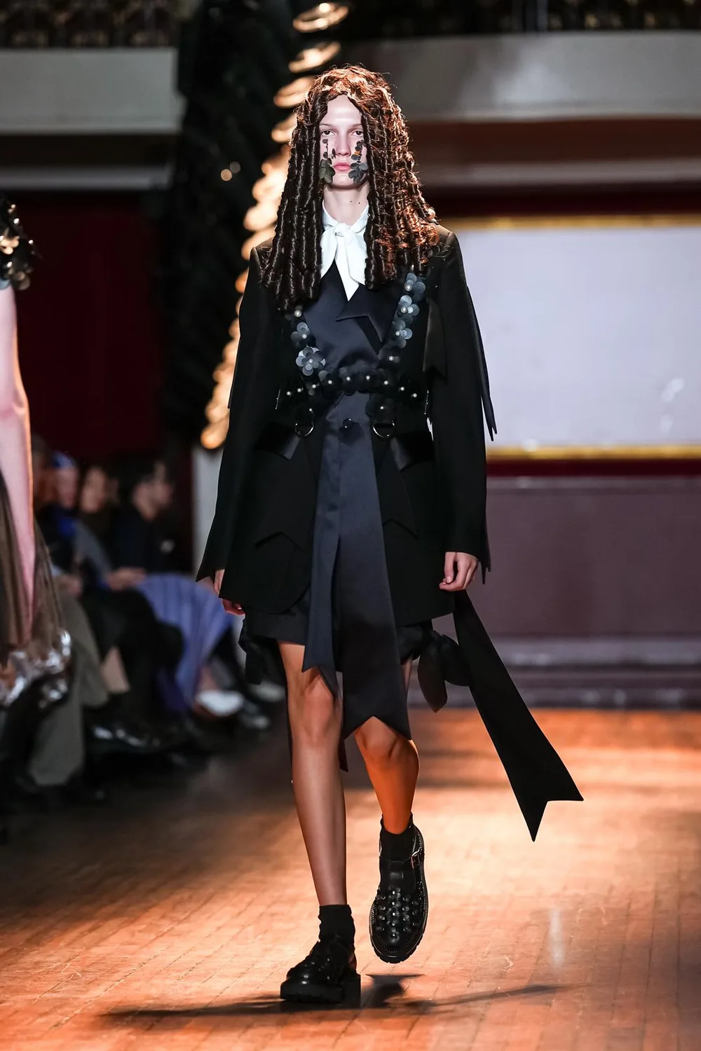 ノワールケイニノミヤ 2027年春夏 LOOK 5