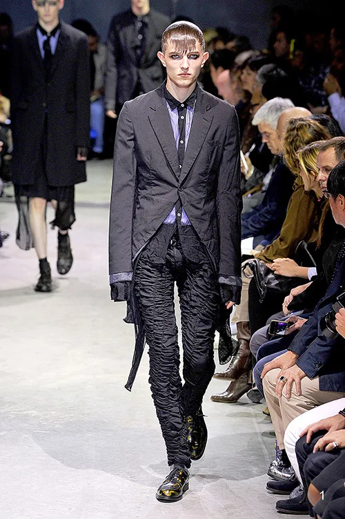 COMME des GARÇONS HOMME PLUS 2014年春夏コレクション LOOK 1