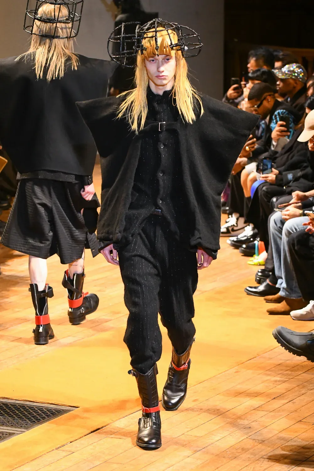 コムデギャルソンオムプリュス 2023年秋冬 LOOK 3