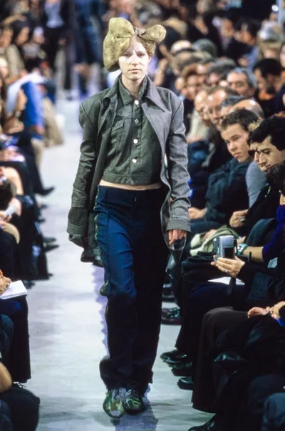 コムデギャルソン 2001春夏 LOOK 2