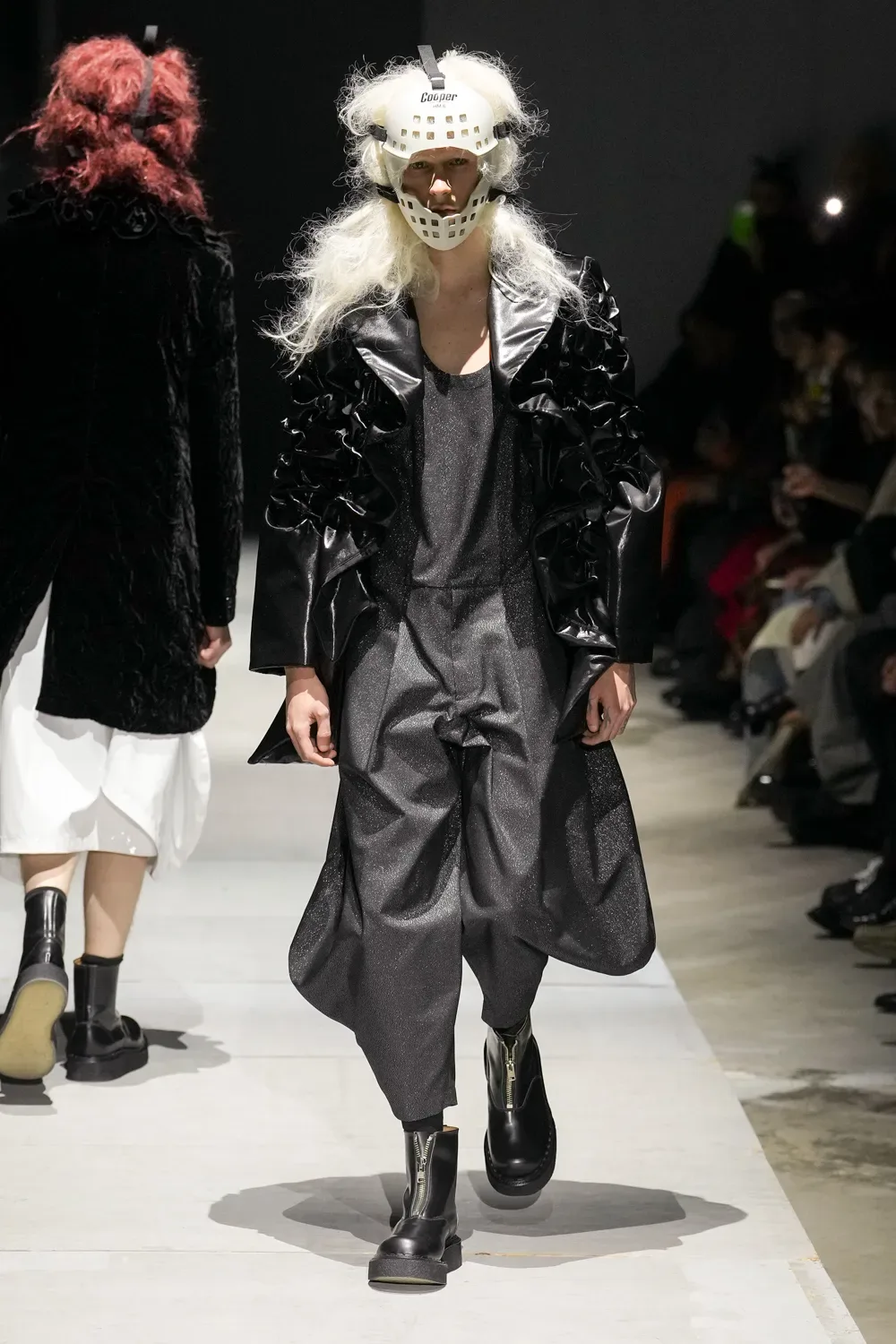 コムデギャルソンオムプリュス 2026年秋冬 LOOK 2
