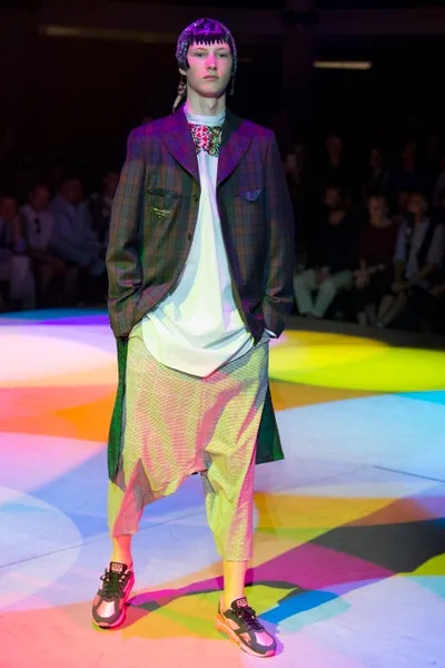 コムデギャルソンオムプリュス 2018春夏 LOOK 18