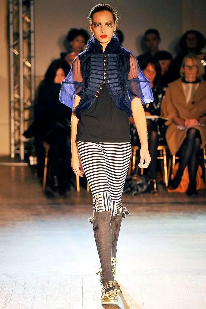 タオ 2009年春夏 LOOK 2