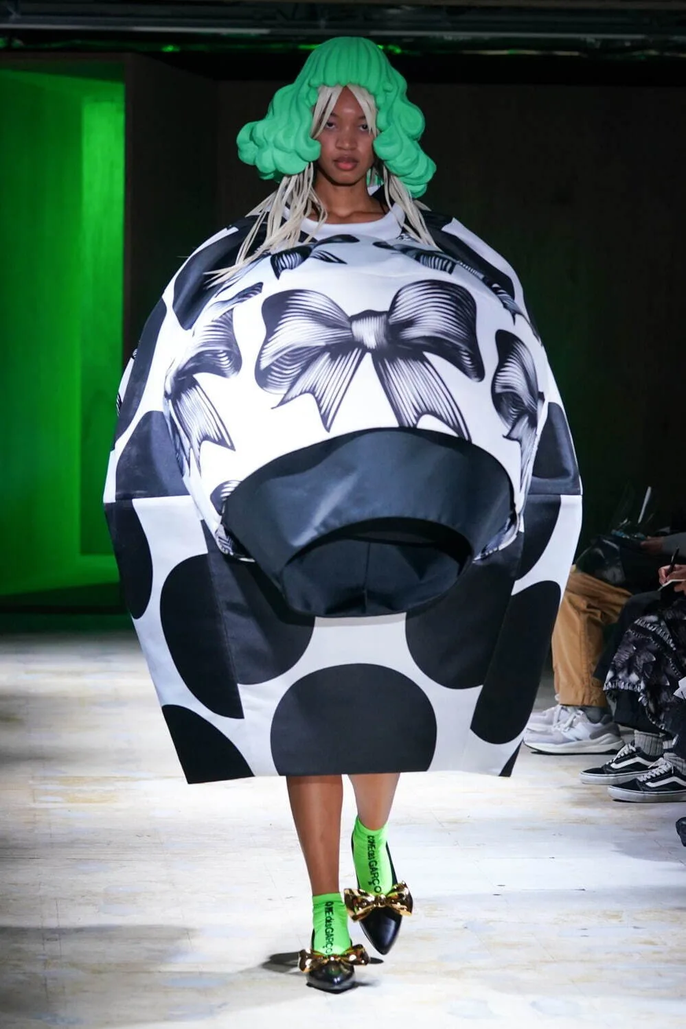 COMME des GARÇONS 2022年春夏コレクション LOOK 1
