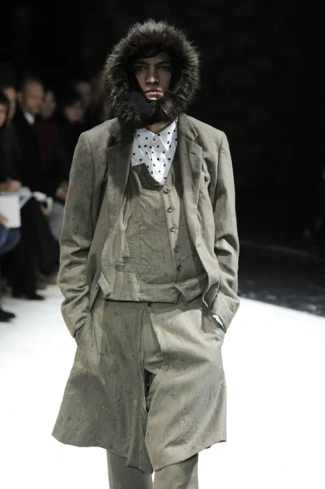 コムデギャルソンオムプリュス 2010秋冬 LOOK 10 / VIEW 2