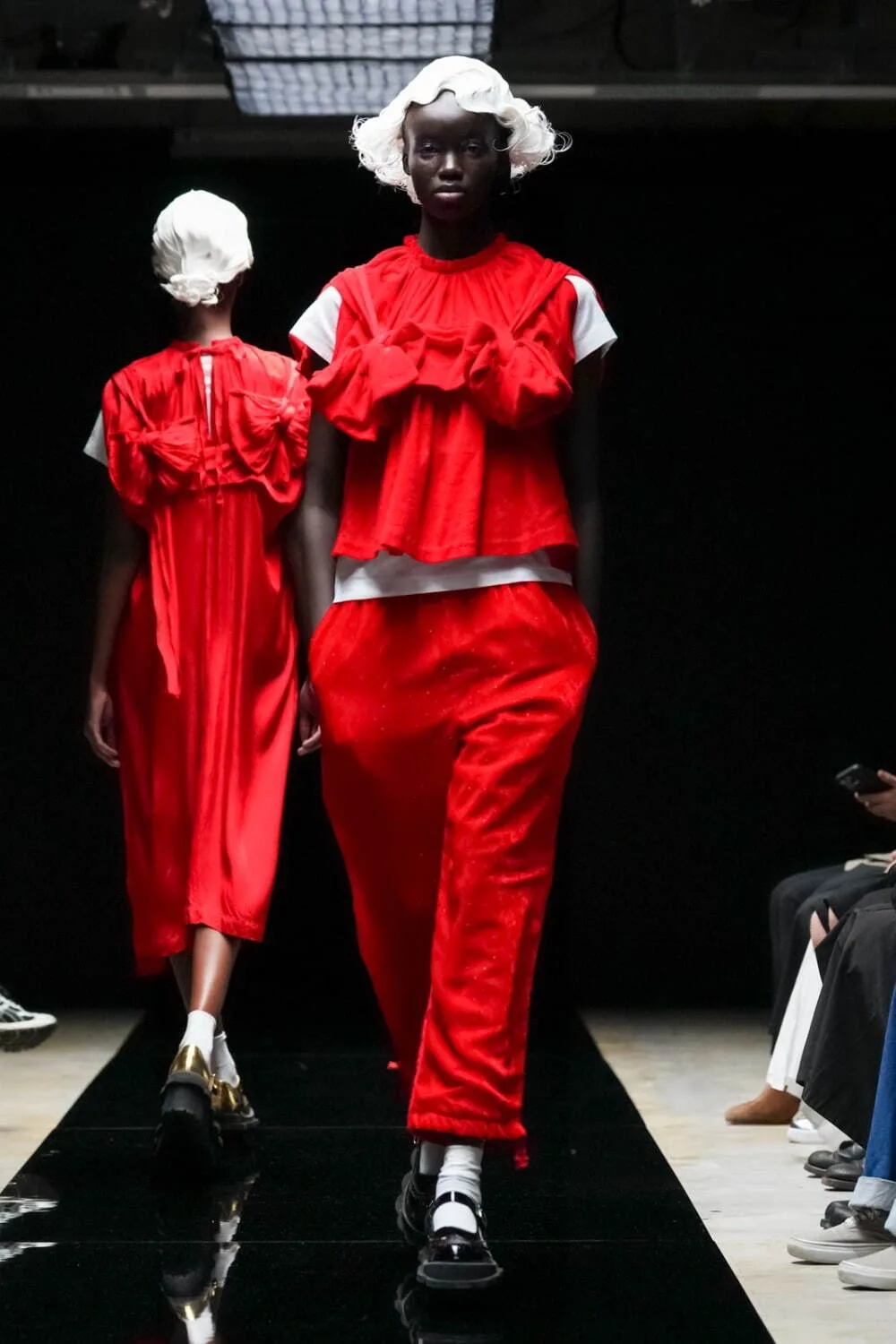 タオ 2025年秋冬 LOOK 16