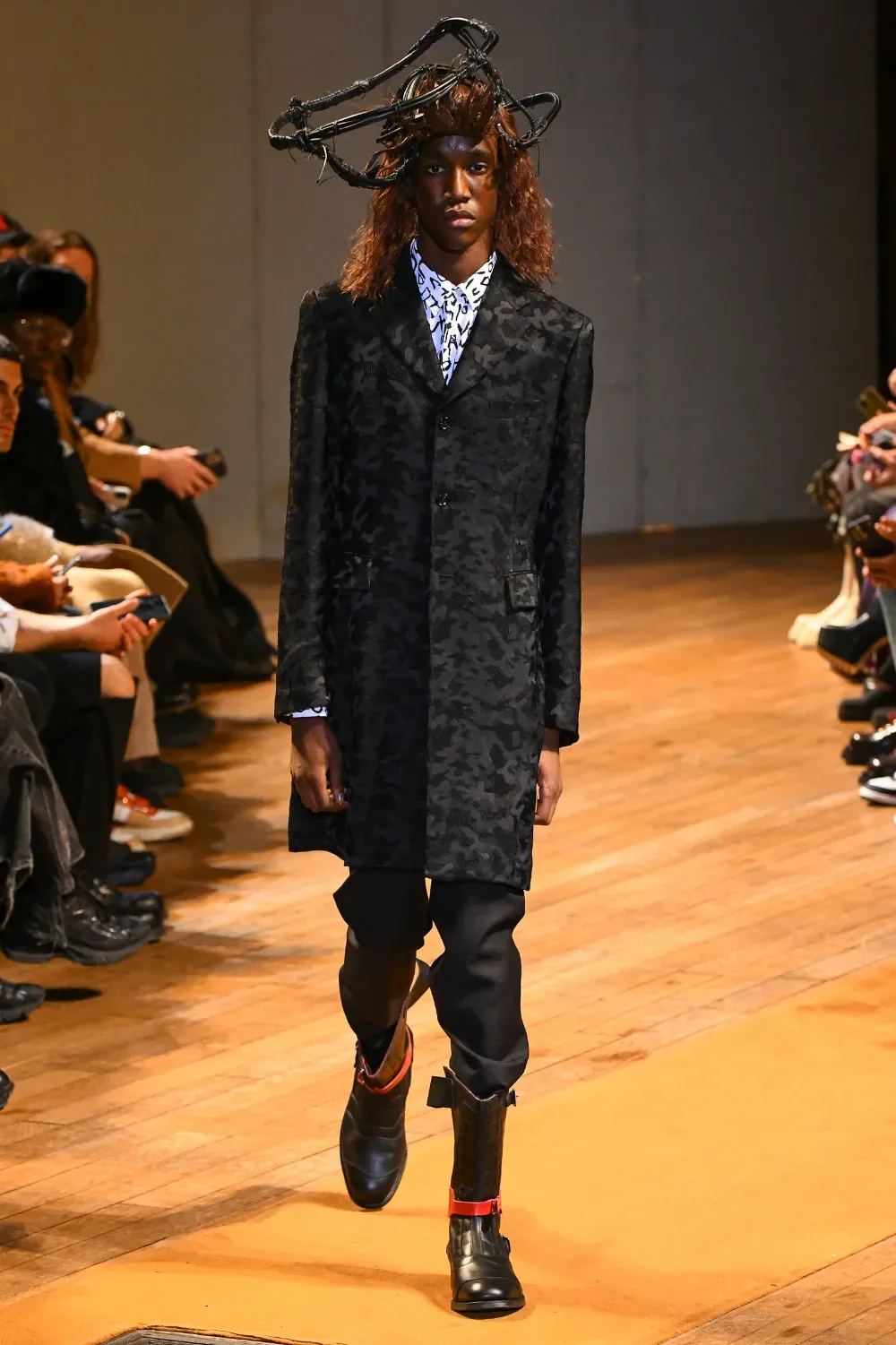 コムデギャルソンオムプリュス 2023年秋冬 LOOK 25