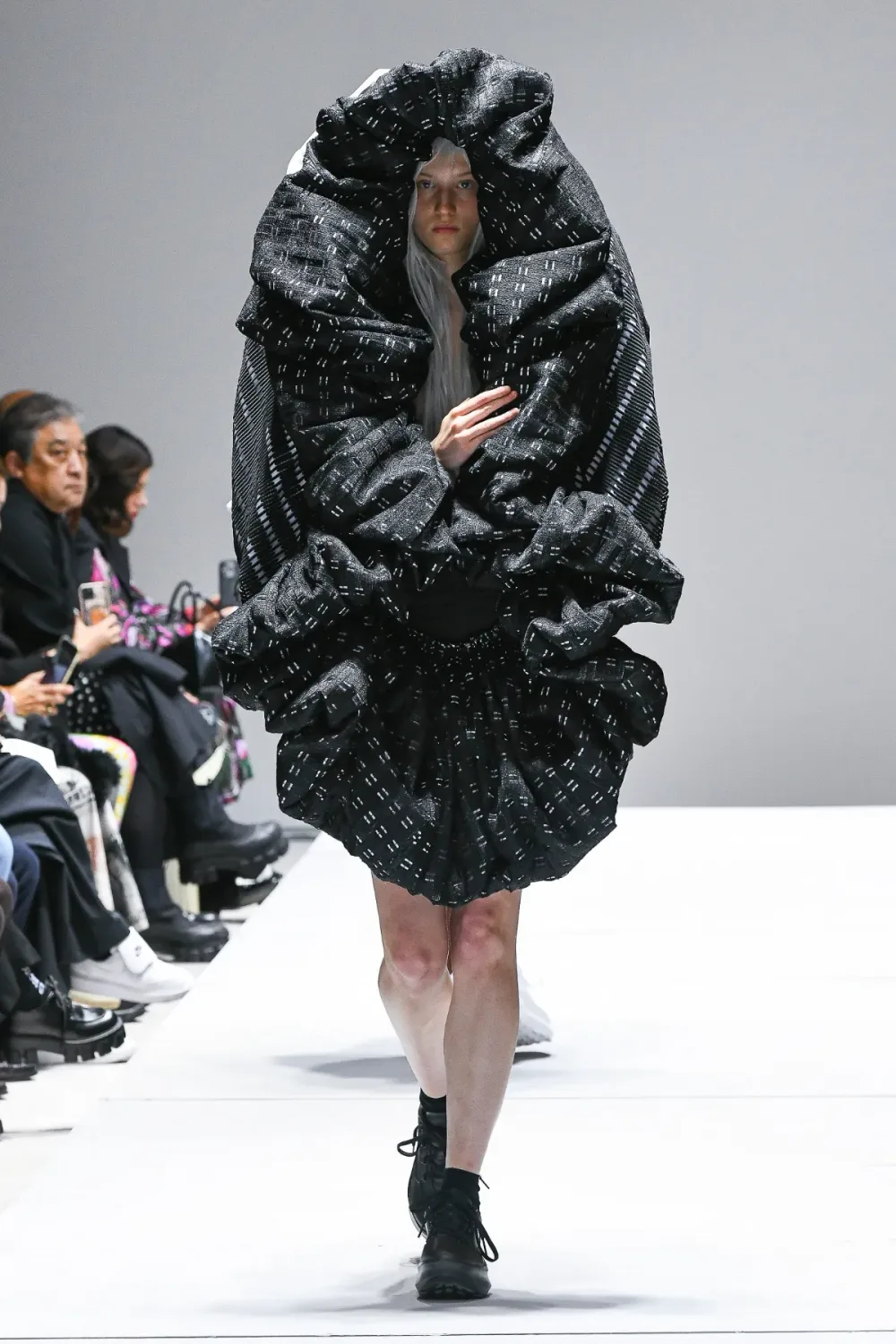 コムデギャルソン 2023年春夏 LOOK 2