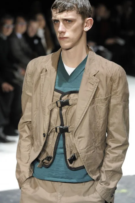 コムデギャルソンオムプリュス 2010秋冬 LOOK 21 / VIEW 2
