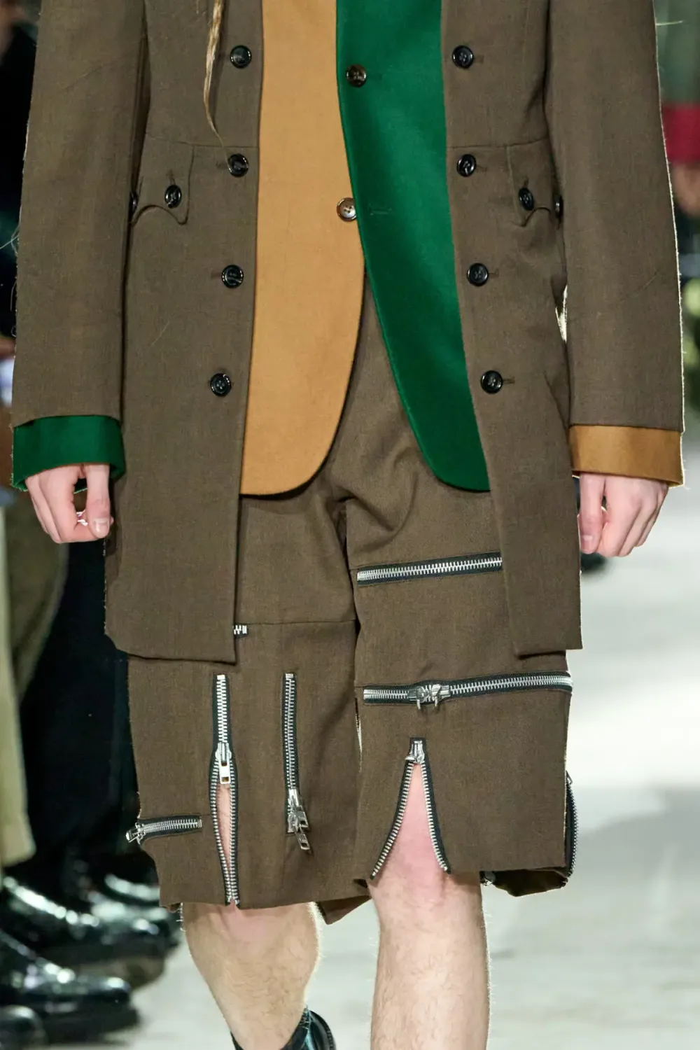 コムデギャルソンオムプリュス 2025年秋冬 LOOK 32 / VIEW 4