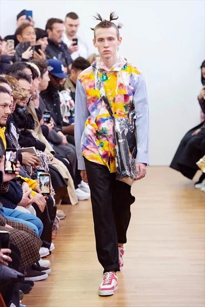 SHIRT 2020 AWの同シーズン掲載写真。