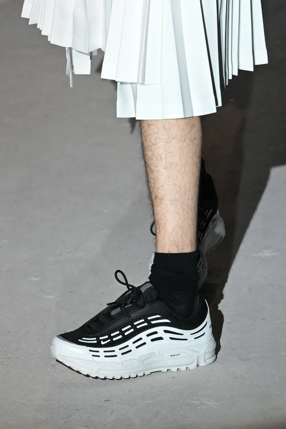 コムデギャルソンオムプリュス 2024年秋冬 LOOK 8 / VIEW 3